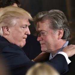 Дональд Трамп өзүнүн экс-кеңешчисине ырайым берди