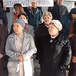 Мугалимдер Самара Каримовага нааразы болуп, митингге чыгышты