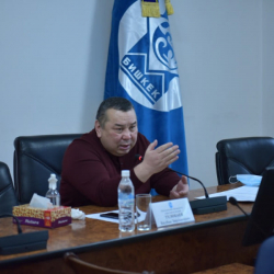 СҮРӨТ - Балбак Түлөбаев куруучулар штабынын өкүлдөрү менен жолукту