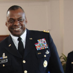 АКШнын алгачкы Африка тектүү коргоо министри Ллойд Остин кызматын баштады