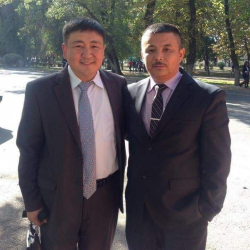 Иманалиев менен Ажыматовдун айкели жасалууда