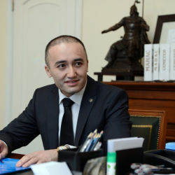 СҮРӨТ - Илим Карыпбеков: «Кошунаң осуруп койсо дагы мэрден осурба деп айтып койчу деп отурабыз»