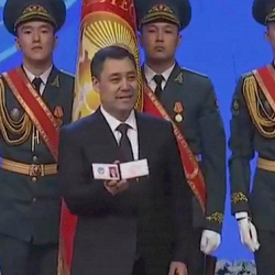 Садыр Жапаров ант берип, расмий түрдө президенттик кызматка киришти