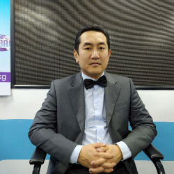 Эксперт: «Садыр Жапаров берген убадаларын четинен аткара баштады»