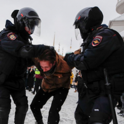 ВИДЕО - Москвада жана Санкт-Петербургда акцияга чыккандар кармалууда