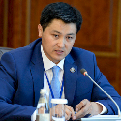 Улукбек Марипов: «Техникумдарда конокторду кантип тосуп алуу керектигин окутуу керек»