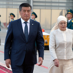 Экс-президент Жээнбеков өлкөдөн чыгып кеткени айтылууда