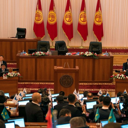 Бир катар мыйзам долбоорлору добуш берүүгө жөнөтүлдү