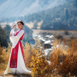 СҮРӨТ - Сүрү сулуулугуна ширелишип... Тыныбекова күйөрмандарын дагы бир ирет таң калтырды