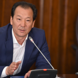 Бакыт Аманбаев Кумтөрдун акцияларын сатыларын айтты