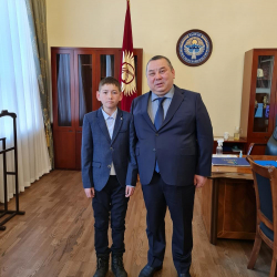 Интернет жылдызына айланган Байзакты Түлөбаев кабыл алды