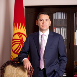 Өмүрбек Бабановдун дүнүйөкорлугу, коркоктугу сасий карьерасына балта чапты!