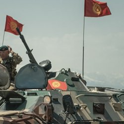 Казакстан Кыргызстанга курал-жарак, аскердик техника жиберди