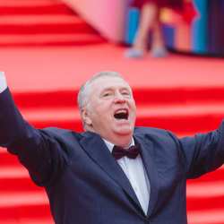 Жубайлар ар башка бөлмөдө уктасын. Сойкуканаларды ачуу керек. Жириновский дагы эмнелерди айтты?