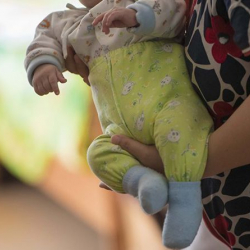 Быйыл Орусиядан ата-энесиз калган ондон ашуун бала Бишкекке алынып келинет