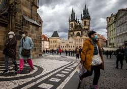 Чехияда бир учурда эки маска тагынуу милдеттендирилет