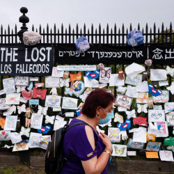 Число жертв COVID-19 в США превысило боевые потери в трех войнах