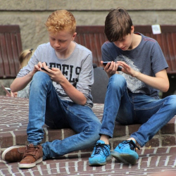 Как мошенники гипнотизируют людей по телефону, рассказал психолог