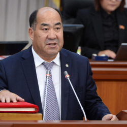 Маркум Каныбек Исаковдун аты ОшМУга коюлса маңкуртчулукпу?