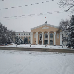 Улуттук университеттин ректору өзүнүн кыңыр иштерин жабуу үчүн күч органдарын сатып алганбы?