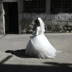 Уулунун өмүрүн сактап калуу үчүн кызын 46 жаштагы эркекке сатып…