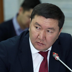 ВИДЕО - Депутат Райымкулов: “Карапайым эл бөлүнгөн жок, саясий күчтөр бөлүнүп жатышат”