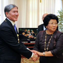 Роза Отунбаева… Алмазбек Шаршенович возглавлял государство целых 6 лет