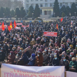 ФОТОРЕПОРТАЖ - Бүгүн ордо калаада Райымбек Матраимовду колдоо митинги өтүп жатат