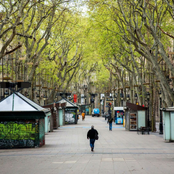 Испания вводит обязательный карантин для путешественников из 12 стран