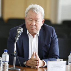 Ректорлук кресло Канат Садыковго атасынан мурас калды беле?