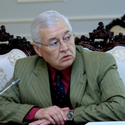 Шабданалиев: «Казактар кыргыздар менен соода кылган кытай соодагерлерин тартып кетти»