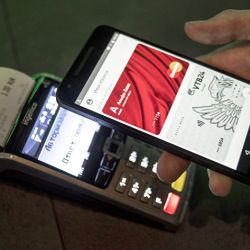 Эксперты рассказали, как мошенники проникают в мобильный банк