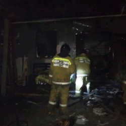 СҮРӨТ - Жарым түндө Бишкектеги кафе толугу менен өрттөнүп кетти