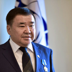 Аскар Салымбеков «Эмгек» партиясы аркылуу Бишкекке беш манжасын матырабы?