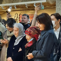 Айгүл Жапарова музейдин ачылышына барды