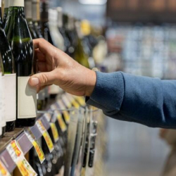 COVID-19 эмдөөсүнөн кийин спирт ичимдиктерин ичүү кооптуубу?