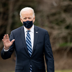 Байден захотел заставить Путина «заплатить» за вмешательство в выборы