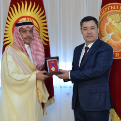 Жапаров Сауд Арабиянын элчиси Абдурахман бин Саид Аль-Жуманы кабыл алды