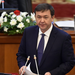 Азамат Арапбаев ар бир бийликтин «шестеркасы» болгондон уялбайбы?