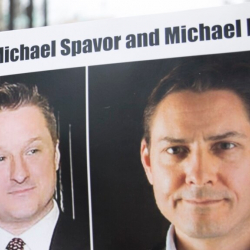 Кытайда кармалган Канаданын жаранынын үстүнөн сот башталды