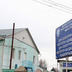 Жапаров Сокулуктагы реабилитациялоо борборуна жардам көрсөттү