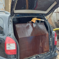 СҮРӨТ - Күйүүчү-майлоочу майларды ташуу үчүн салондоруна контейнер орноткон унаалар кармалды