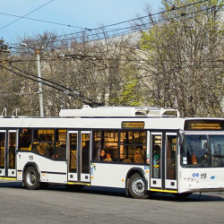 Чүй менен Ибраимов көчөлөрүнүн кесилишинде троллейбус линиясы жарактан чыкты