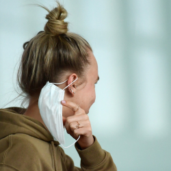 Максимальный срок окончания пандемии коронавируса назвали в России