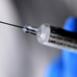 В Британии 7 человек умерли из-за тромбоза после прививки AstraZeneca