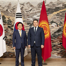 ФОТОРЕПОРТАЖ - Талант Мамытов Корея парламентинин төрагасы Пак Бён Сок менен жолугушту