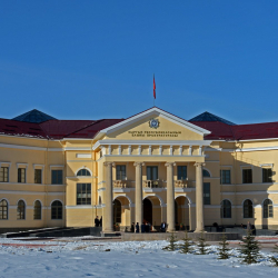 Таласта камактагы мүлктү мыйзамсыз чыгарып салган сот аткаруучуга карата өндүрүш иши сотко жөнөтүлдү