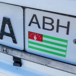 Министрлик: Абхазиянын номери тагылган унааларды мамлекет алып коюшу мүмкүн