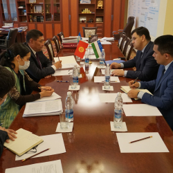 Айыл чарба министри Өзбекстандын Кыргызстандагы элчиси менен жолугушту