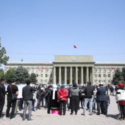 Бишкекте бейөкмөт уюмдарга жана ЛГБТ коомчулугуна каршы митинг өттү